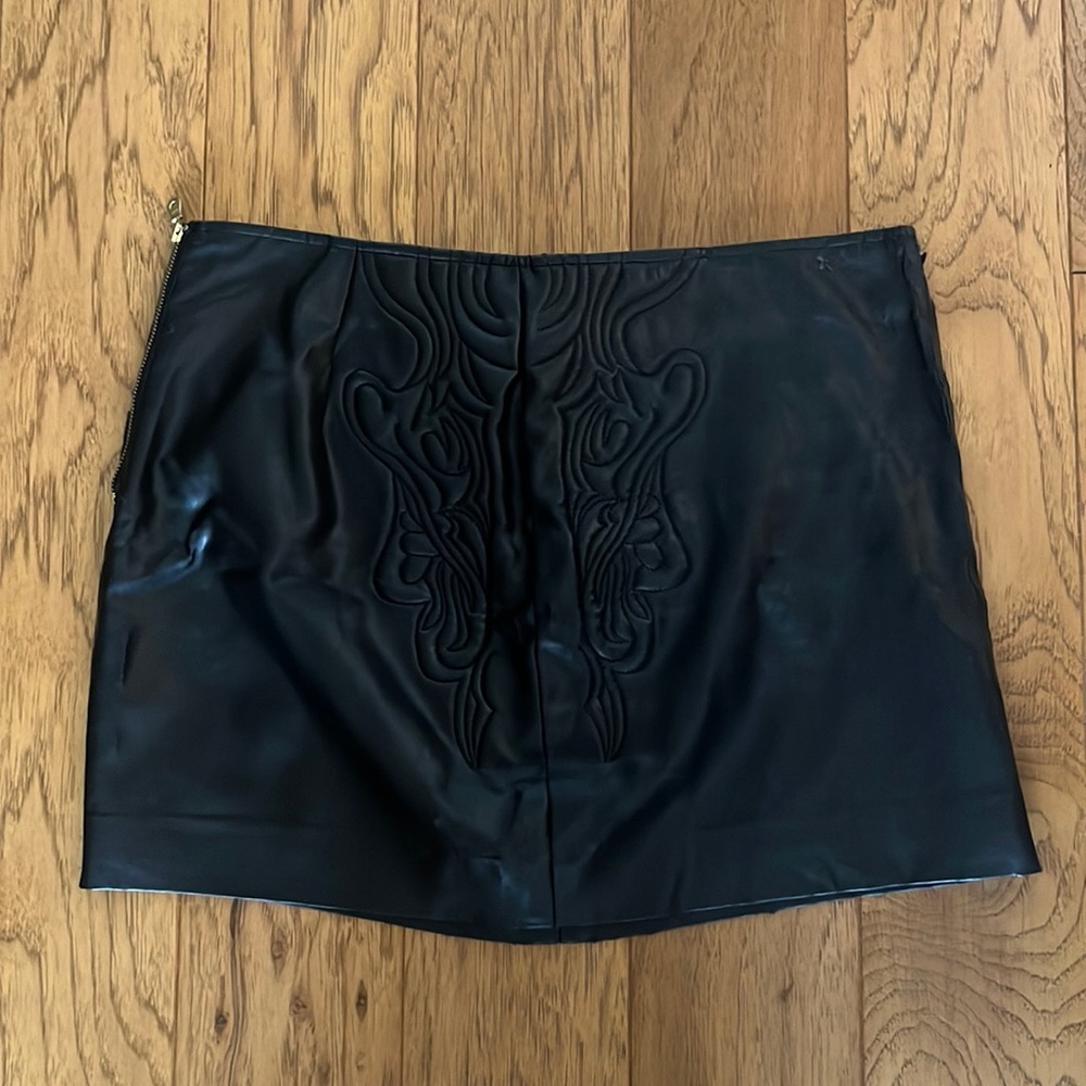 3 for $10 - Guess leather mini skirt